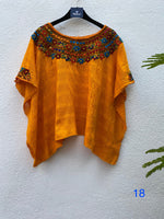 Cargar imagen en el visor de la galería, HUIPIL "Rococó" corto
