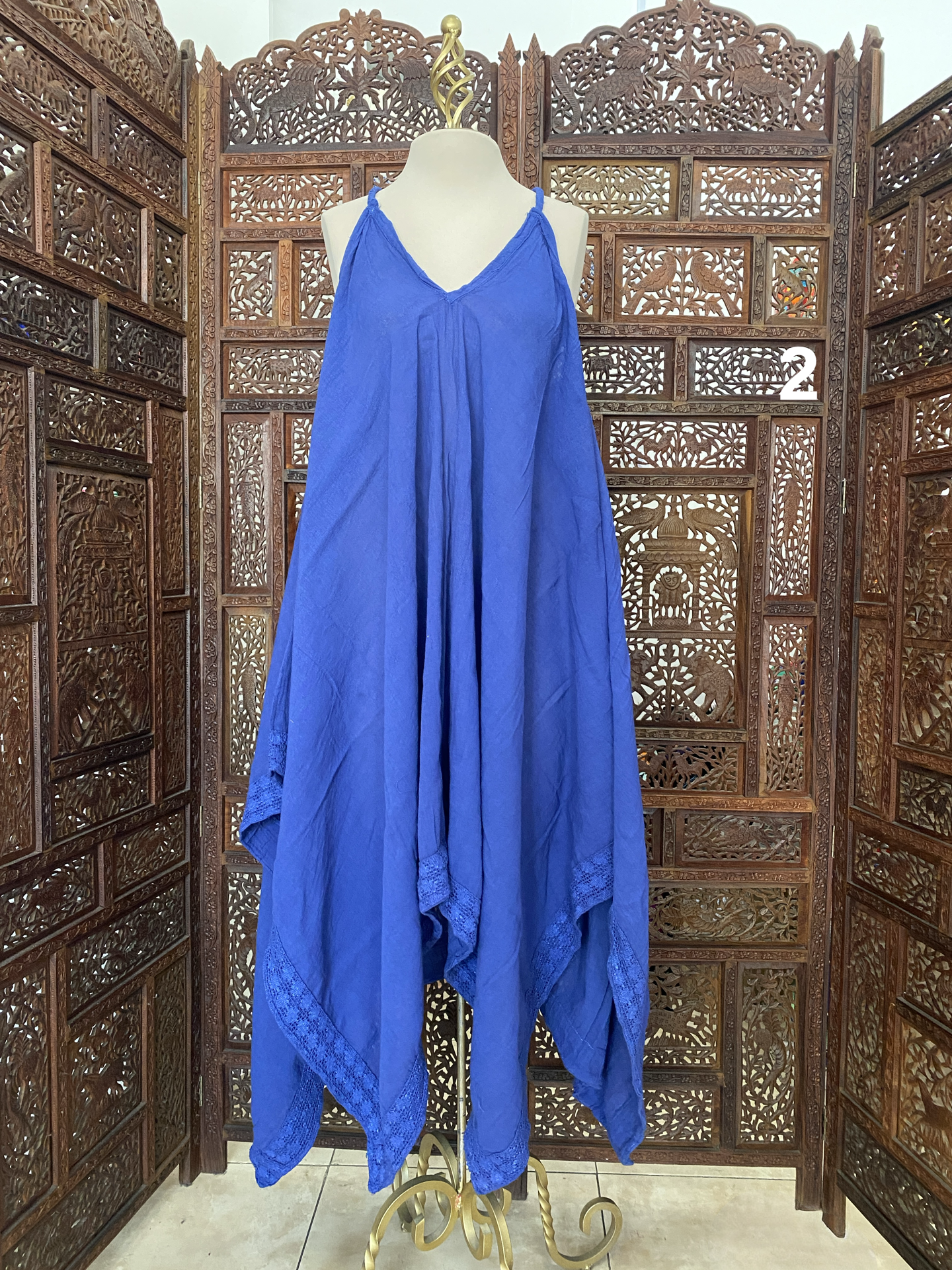 VESTIDO IRREGULAR DE TIRANTES