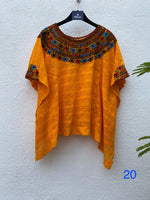 Cargar imagen en el visor de la galería, HUIPIL "Rococó" corto
