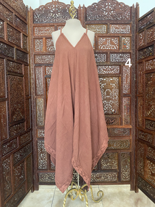 VESTIDO IRREGULAR DE TIRANTES