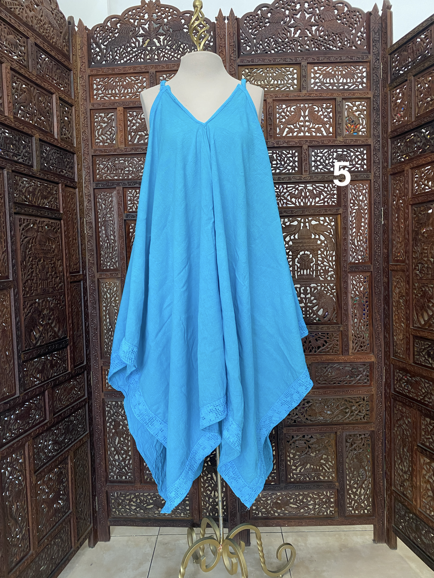 VESTIDO IRREGULAR DE TIRANTES