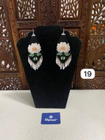Cargar imagen en el visor de la galería, ARETES &quot;Florecita&quot;
