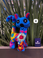 Cargar imagen en el visor de la galería, Animalitos bordados a mano (25 cms.)
