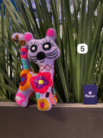Cargar imagen en el visor de la galería, Animalitos bordados a mano (25 cms.)
