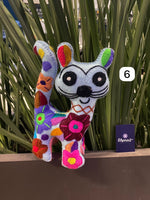 Cargar imagen en el visor de la galería, Animalitos bordados a mano (25 cms.)
