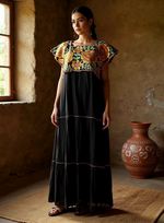Cargar imagen en el visor de la galería, Vestido largo "Flores de Zinacantán"
