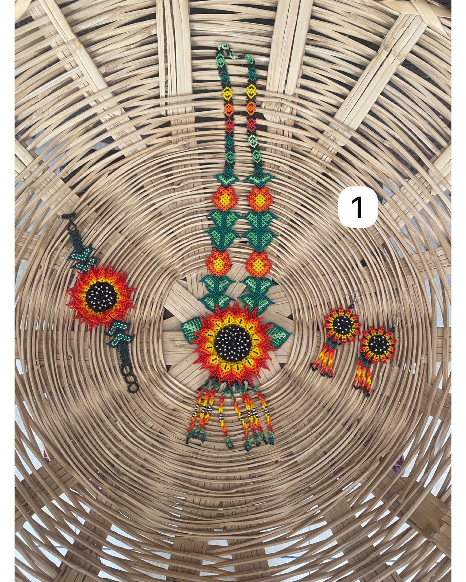COLLAR "Wixárica" con aretes y brazalete