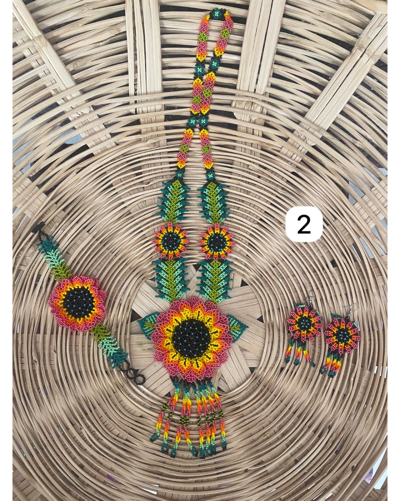 COLLAR "Wixárica" con aretes y brazalete