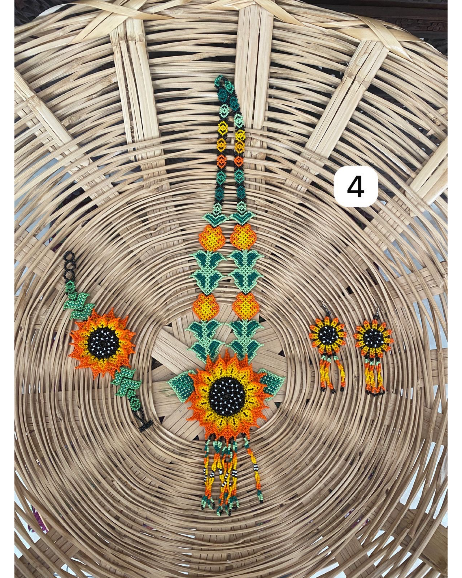 COLLAR "Wixárica" con aretes y brazalete