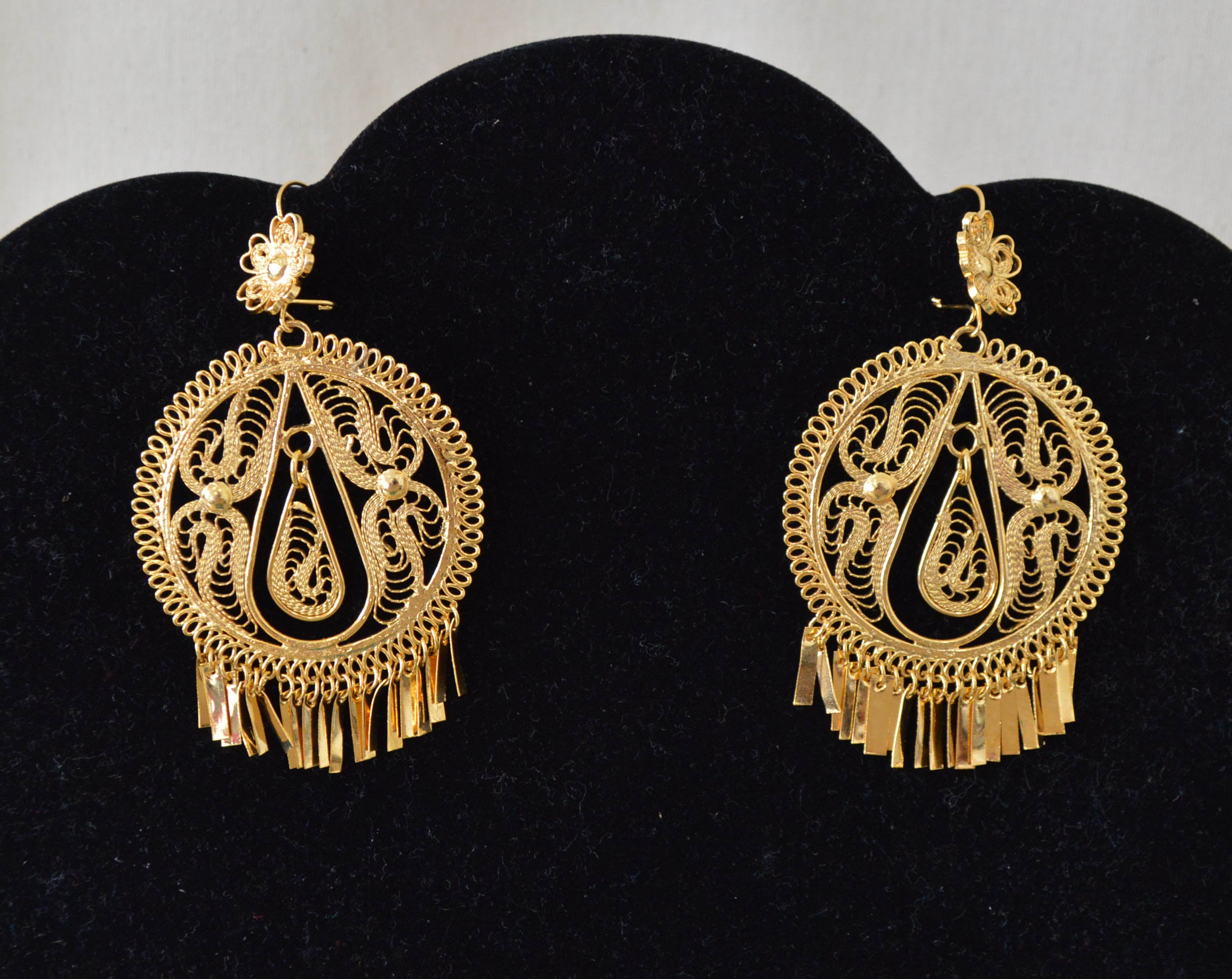 Aretes filigrana circulares con gota