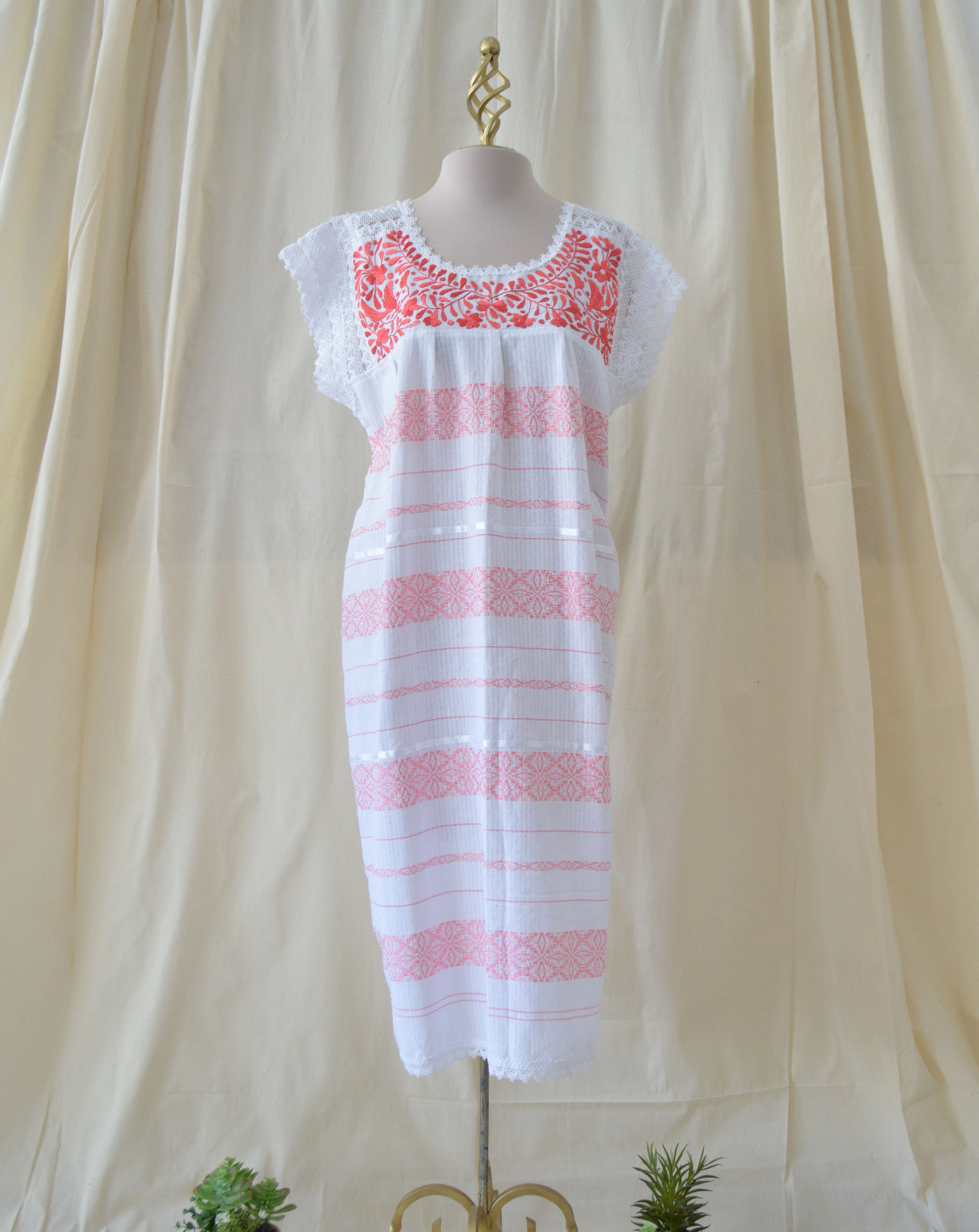 Vestido paloma blanco con coral / GRANDE G5